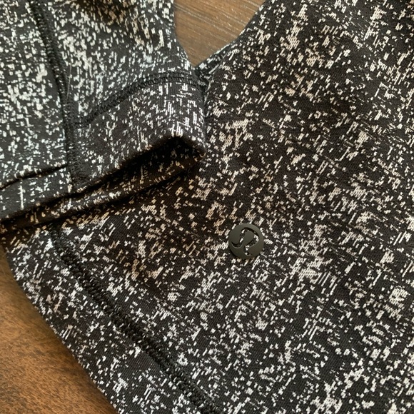 Lululemon Lightly Jacket - Picture 8 of 9